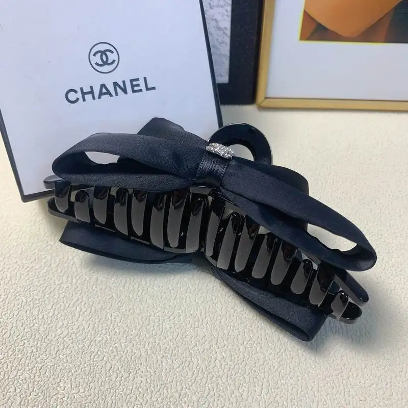 Chanel Hair Grab Clip 12lyx32 (5)